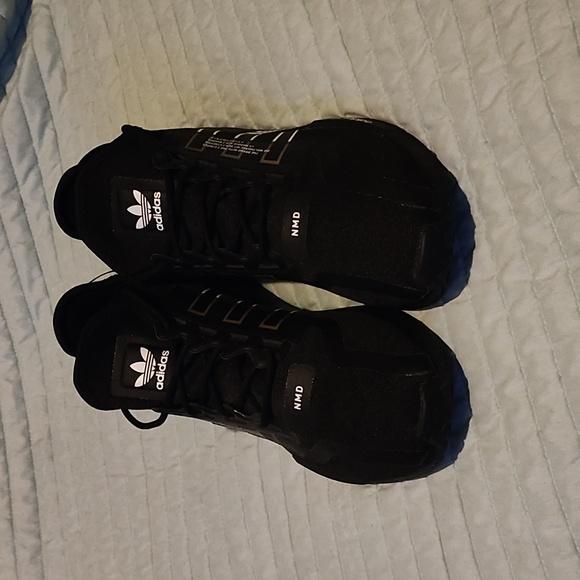 Men's 13. Adidas NMD R1 V2 BLK/WHITE - Picture 3 of 8